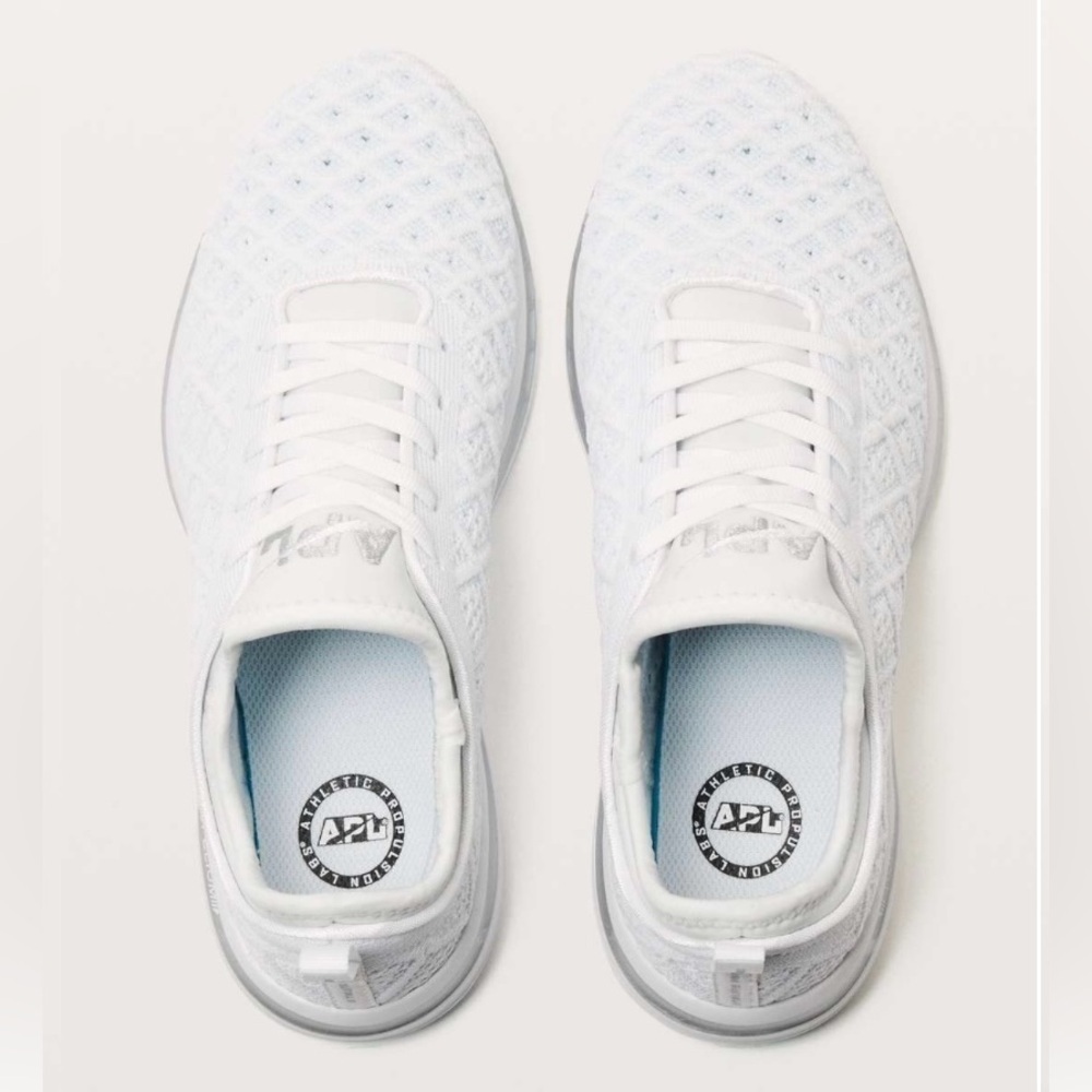 TechLoom Phantom
APL
White / Metallic Silver​​​​​​